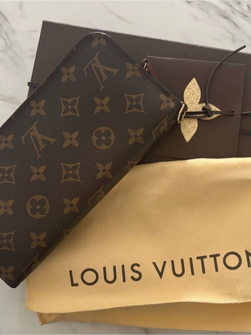 Louis Vuitton Zippy Wallet Authentic